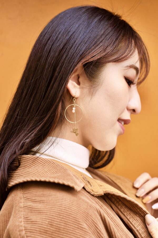 Sound of Heaven  - Hummingbird with  Coral Beads Earrings - 画像 (3)