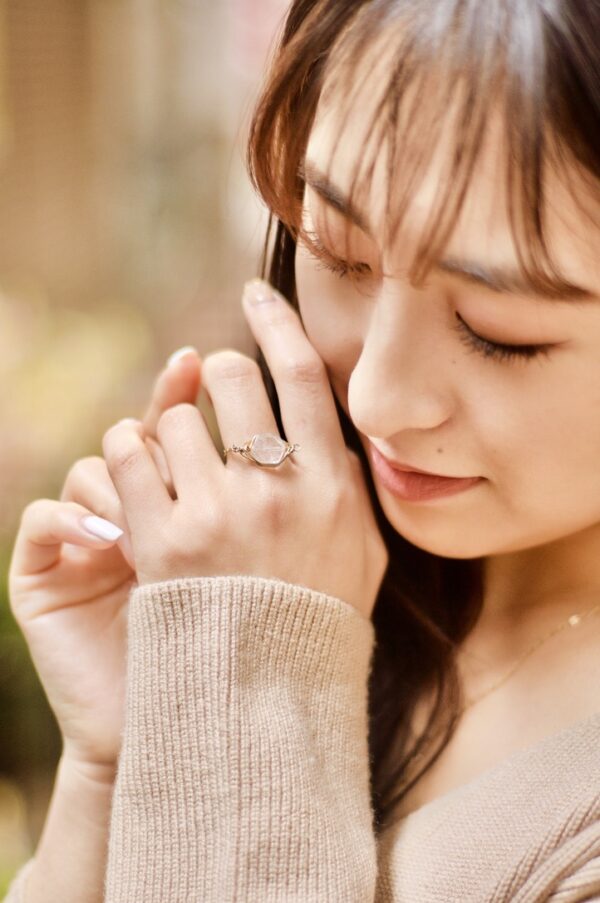 Claudia - Clear Quartz  & 14K Gold Ring - 画像 (3)